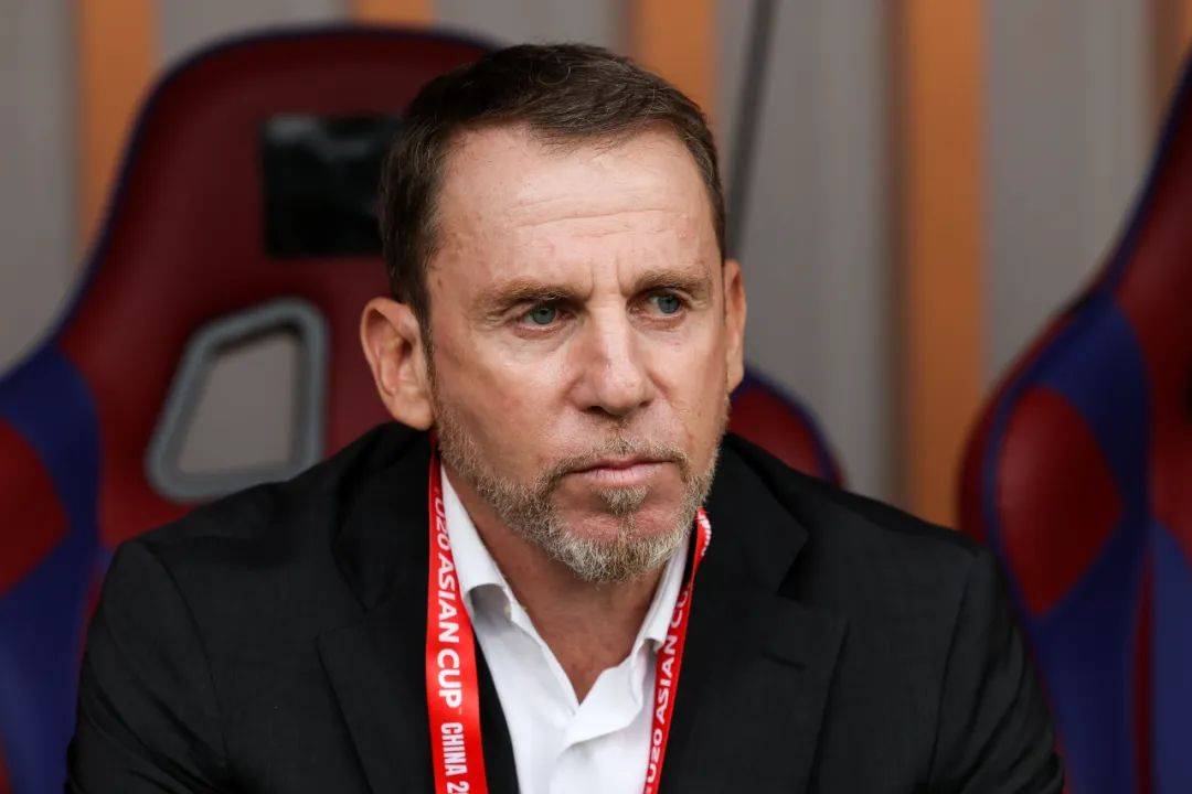 九游下载安装官网-德布劳内遭遇十持续失利，塞尔维亚队教练压力巨大！